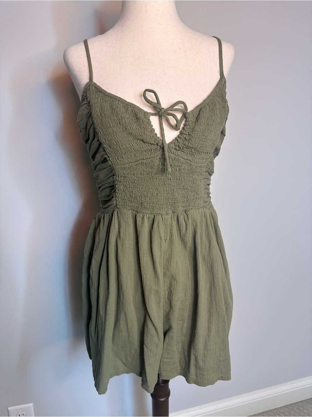 Sz M Aerie Barre Romper shorts pockets green cotton keyhole adjustable straps